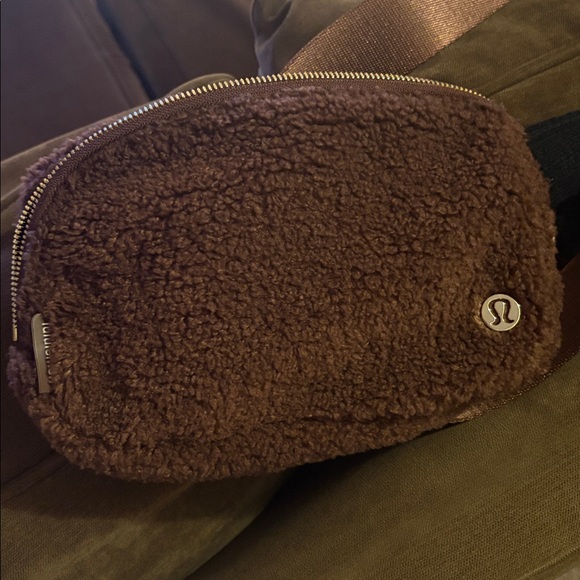 Lululemon Brown Sherpa Adjustable Belt Bag NWOT - Picture 3 of 11
